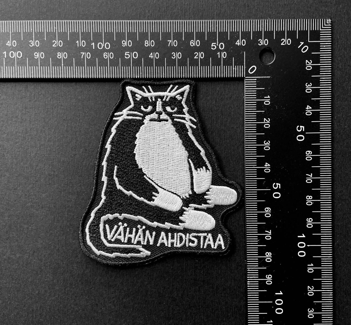 Vähän ahdistaa | Kangasmerkki
