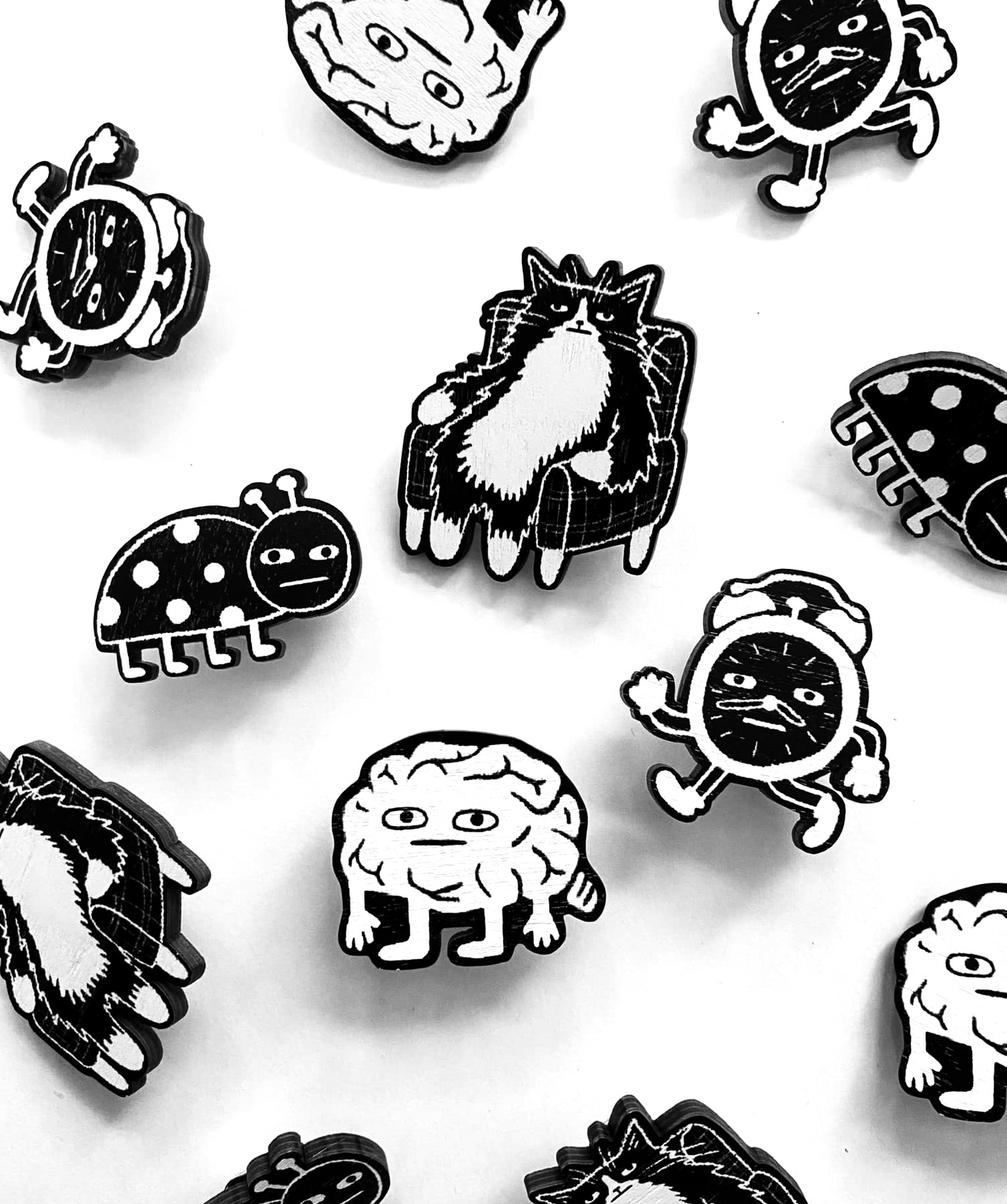 Aika rientää | Pinssi